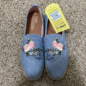 New Chambray Embroided Toms